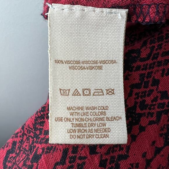 FREE PEOPLE Burgundy Blouse Viscose Asymmetric Printed Back Double Dutch S Small - Picture 7 of 8